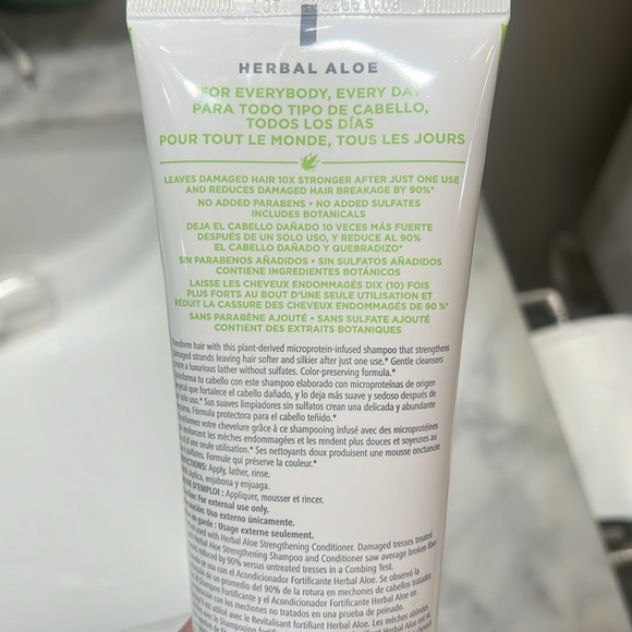 Herbalife Strengthening Shampoo - Picture 2 of 5